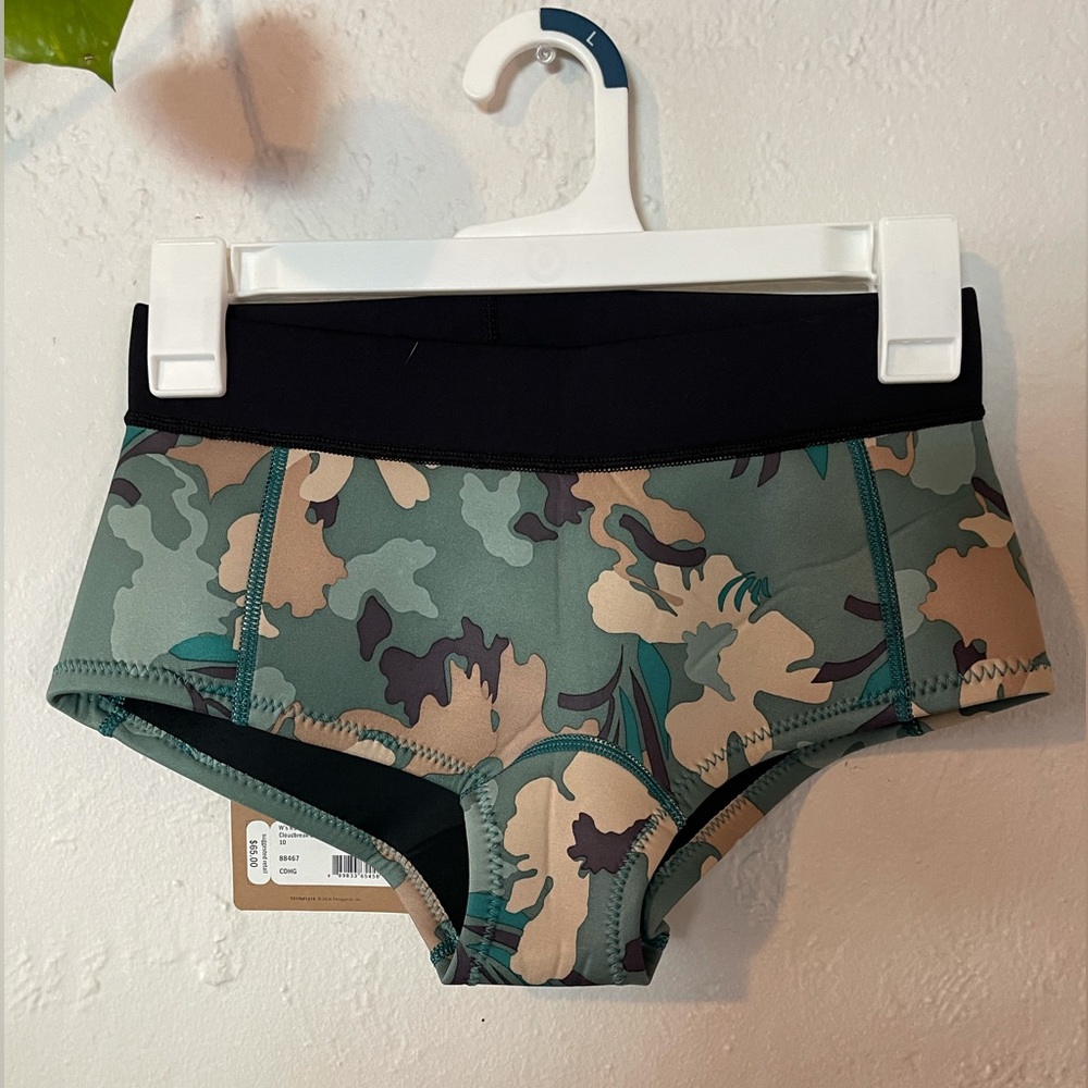 Patagonia Green and Tan Women Shorts